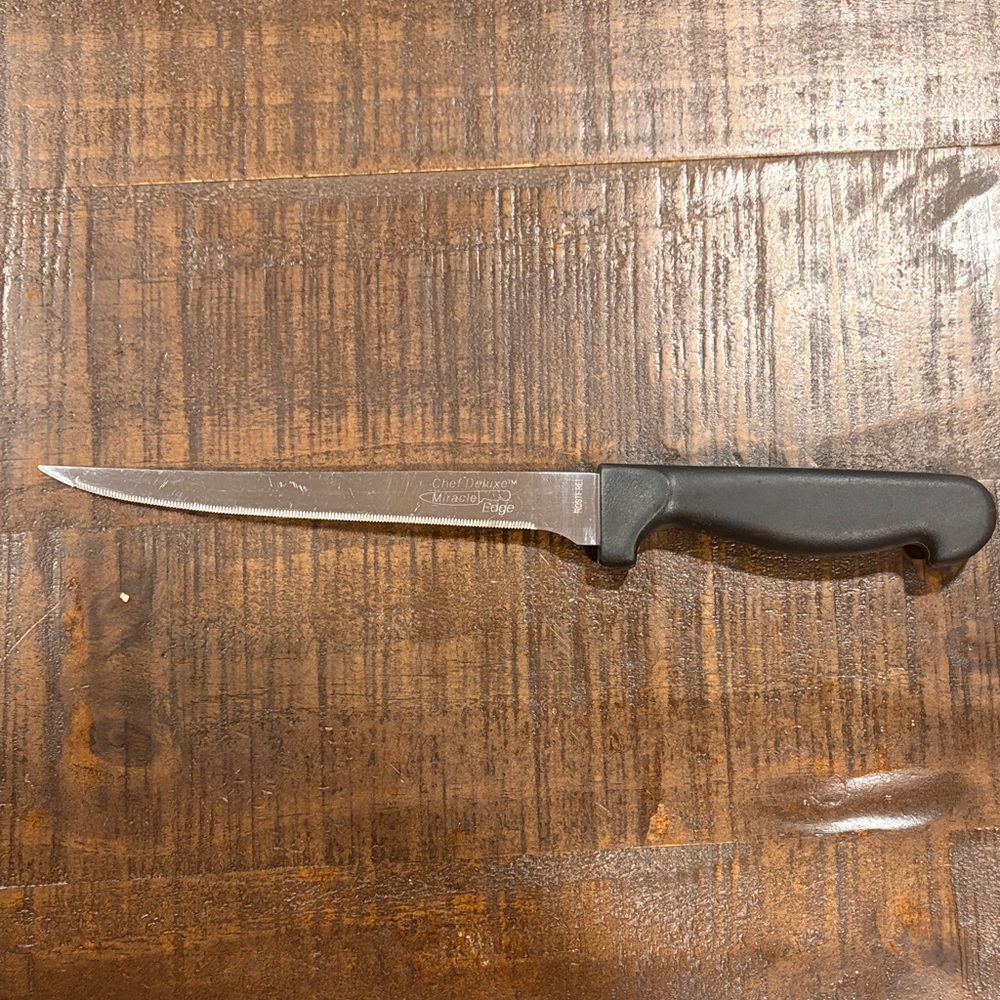 Chef Deluxe Miracle Silver Blade Knife with Black Handle